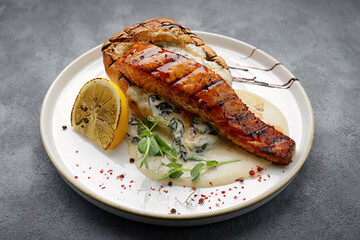 Grilled salmon fillet steak with sauce and bread