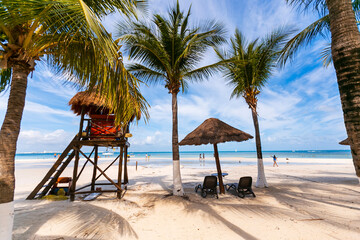 Fototapeta na wymiar Tropical paradise beach with white sand and coco palms travel tourism wide panorama background. Luxury vacation and holiday, tropical beach resort concept. Beautiful beach design in cancun, mexico