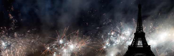 Fototapeta na wymiar Celebratory colorful fireworks over the Eiffel Tower in Paris, France