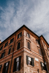 Fototapeta na wymiar Corner building in city of Rome