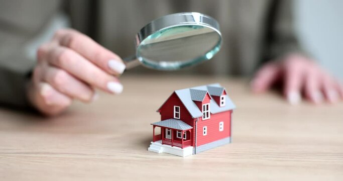 Evaluation and inspection of home real estate by agent