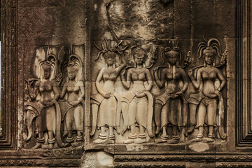 Fototapeta na wymiar ancient frescoes and bas-reliefs of the angkor watt temple complex
