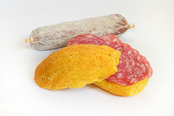 PANE DI CURCUMA CON SALAME, TURMERIC BREAD WITH SALAMI 