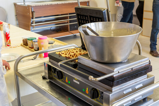 Machine &agrave; gaufre professionnelle dans un restaurant