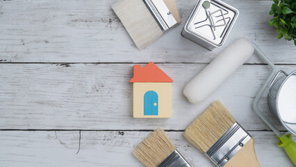 DIY・リフォーム・塗装業者　イメージ｜積み木の家と塗装道具