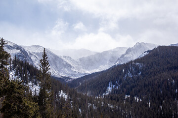 Fototapeta premium Hiking in the snow in the Colorado Rocky Mountains.