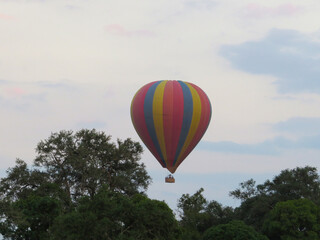 Fototapeta na wymiar Hot air balloon in flight