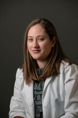 PROFESSIONAL WOMAN: CAUCASIAN LIGHT-EYED MATURE WOMAN, HISPANIC LATINO, PRETTY MOTHER, OVER GRAY BACKGROUND DRESSED IN A DOCTOR'S GOWN AND A STETHOSCOPE, WOMAN DOCTOR, HEALTH AND MEDICINE, HEALTHCARE
