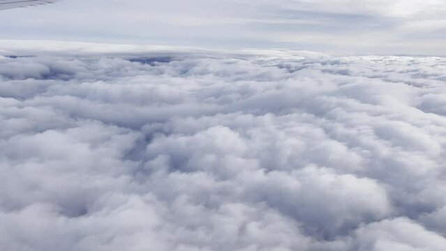 avion de ligne avant atterrissage 4K