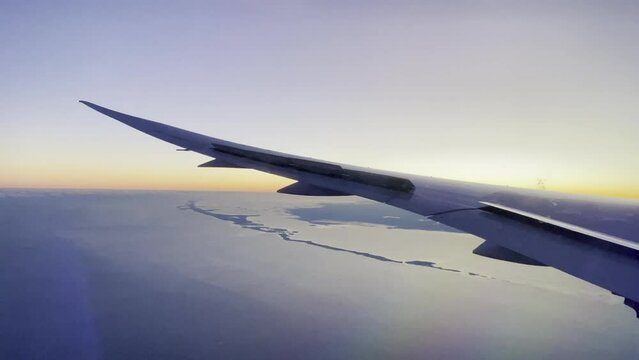 avion au dessus de l'eau 4K