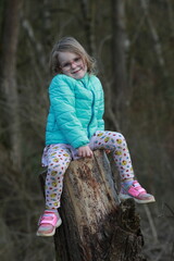 Petite fille de 4 ans en ballade