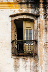 Fototapeta na wymiar Uma janela de uma igreja histórica de Ouro Preto MG