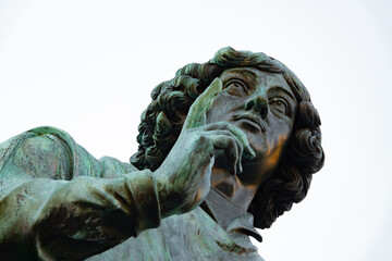 2022-07-06. Nicolaus Copernicus Monument . Statue in front of the Old Town Hall, Torun, Poland. - obrazy, fototapety, plakaty