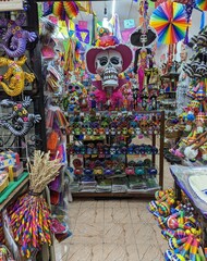 Fototapeta premium Mexican handicraft skulls store at market in mexico city
