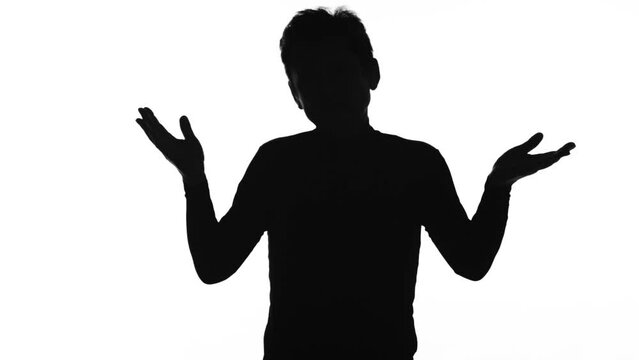 成人男性の動きのあるシルエット　合成　日本人　なせ　意味不明　怒られる