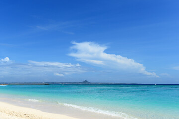 沖縄の美しい海の風景