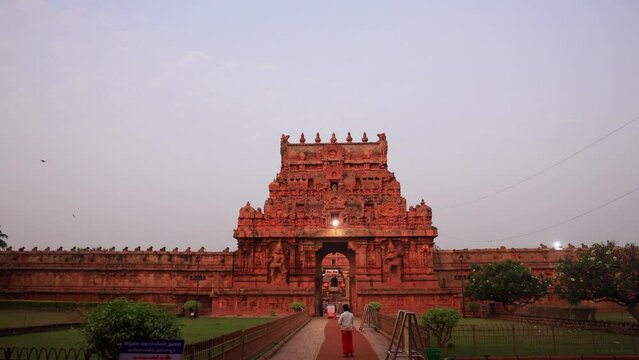 Main entrance at Brihadeeswarar Temple or Big Temple. Brihadishvara Rajesvara Peruvudaiyar built by 10th century king RAJA RAJA CHOLAN. THANJAVUR, TAMIL NADU, INDIA