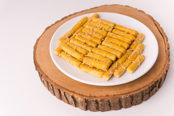 Kaasstengels or Cheese shortbread, or Kue kering Kastengel are pastries that are baked in the oven. Popular in Indonesia and the Netherlands