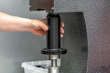press cap for a beverage can