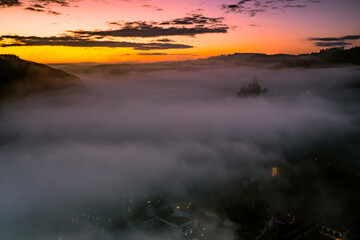 Sonnenaufgang mit Nebel über der Mosel © Georg