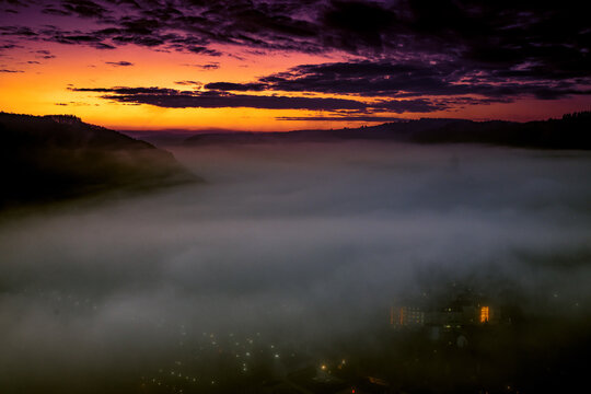 Sonnenaufgang mit Nebel über der Mosel © Georg
