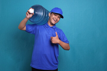 Deliveryman in blue uniform carrying a water gallon and showing a thumb up
