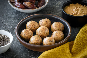 Peanuts butter energy balls 