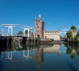 Ensemble mit Zuidhavenpoort in Zierikzee. Provinz Zeeland in den Niederlanden