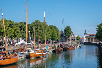Fototapeta na wymiar Museumshafen beim Alten Hafen in Zierikzee. Provinz Zeeland in den Niederlanden