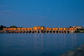 Cercles muraux Pont Khadjou Isfahan, Iran - 15th june, 2022:Old Khajoo bridge, across the Zayandeh River in Isfahan, Iran.