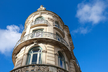 Fototapeta na wymiar Majestic old houses in Lisbon in the morning