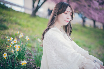 桜と女性