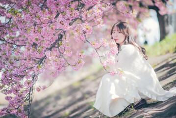 Fototapeta na wymiar 桜と女性