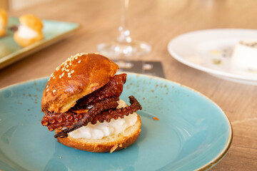 Panino finger food con polpo