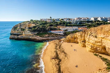 Crédence de cuisine en verre imprimé Plage de Marinha, Algarve, Portugal Beautiful Benagil town and beach by the Atlantic Ocean in Algarve, Portugal