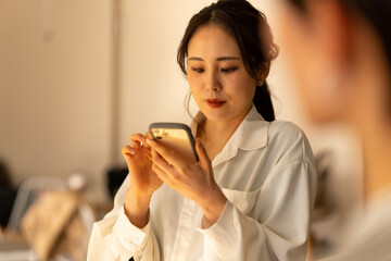 女性・スマホ
