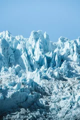 Foto op Plexiglas Vertical shot of icy glaciers and wild nature in Alaska in blue sky background © Tomáš Malík/Wirestock Creators