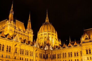 Fototapeta premium Low angle view of the famous Hungarian parliament building in Budapest at night