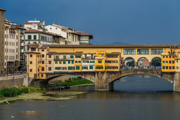Naklejka premium Ponte Vecchio in Florence, Italy.