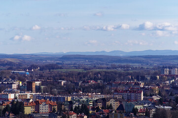 Widok na miasto Przemyśl w Polsce oraz Ukraińskie góry.