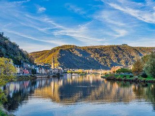Fototapeta premium Cochem town on both sides of Moselle river in the afternoon during colourful autumn season in Cochem-Zell district, Germany
