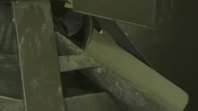 Automatic dough kneading process in a bakery