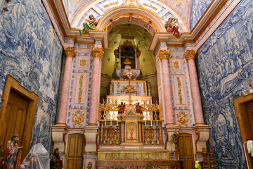Innenansicht der Kirche Santa Maria do Castelo in Tavira, Algarve (Portugal)