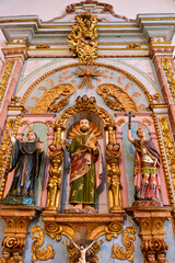 Fototapeta na wymiar Innenansicht der Kirche Santa Maria do Castelo in Tavira, Algarve (Portugal)