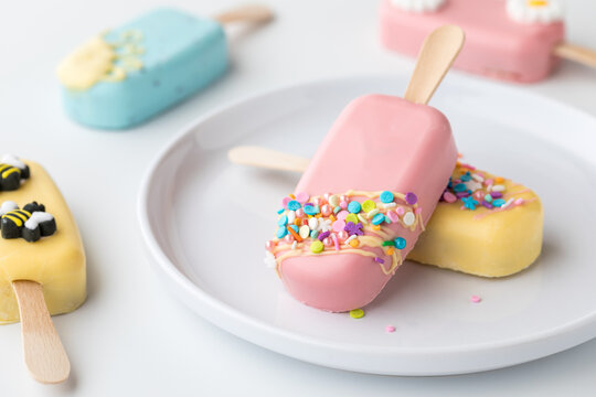 A delicious sweet treat of cakesicles decorated for Spring.