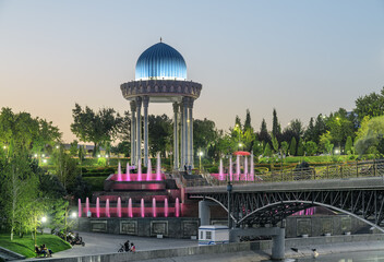Rotunda at the Memorial Shakhidlar Hotirasi complex in evening