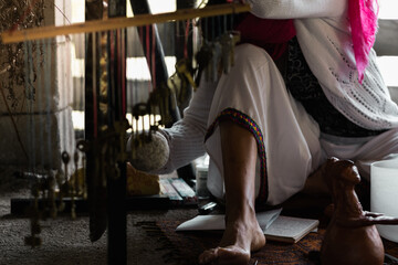 Holistic healing with crystal quartz and Tibetan sounds in a music therapy session