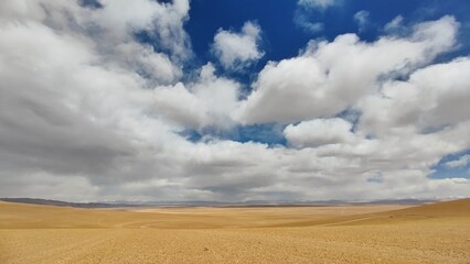 Fototapeta na wymiar Blue sky and clouds over a desert