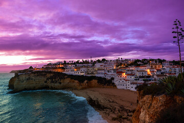 Fototapeta premium Sonnenuntergang in Carvoeiro, Lagoa (Algarve, Portugal)