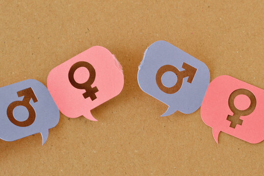Broken chain of pink and blue speech bubbles with female and male gender symbol - Concept of communication differences between men and women (gender communication)